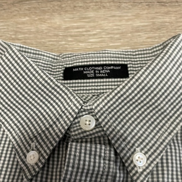 Like 🆕 Matix Men’s Clothing Co Button Down shirt, Size Small - Picture 2 of 4